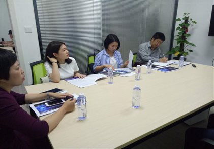 市發(fā)改委領(lǐng)導視察艾歐特無(wú)人服裝零售項目